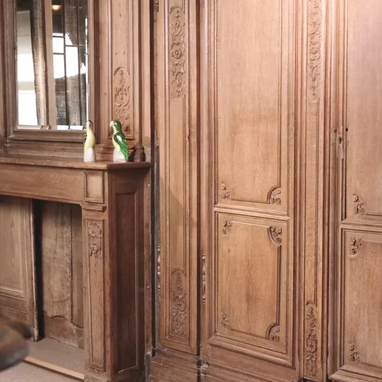 Boiseries Louis XIV à vendre visible au showroom Rémy Motte