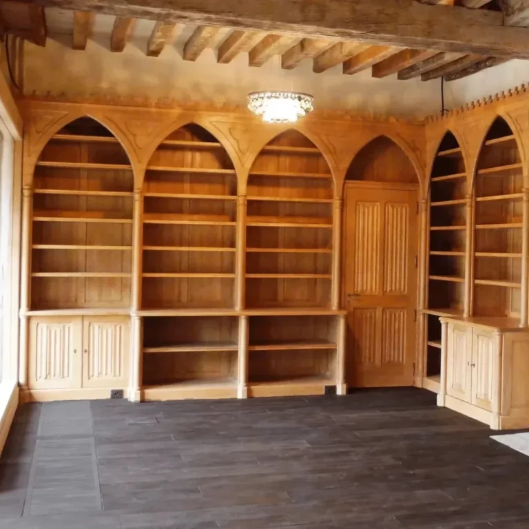 Réédition d'une boiserie de style gothique par Rémy Motte