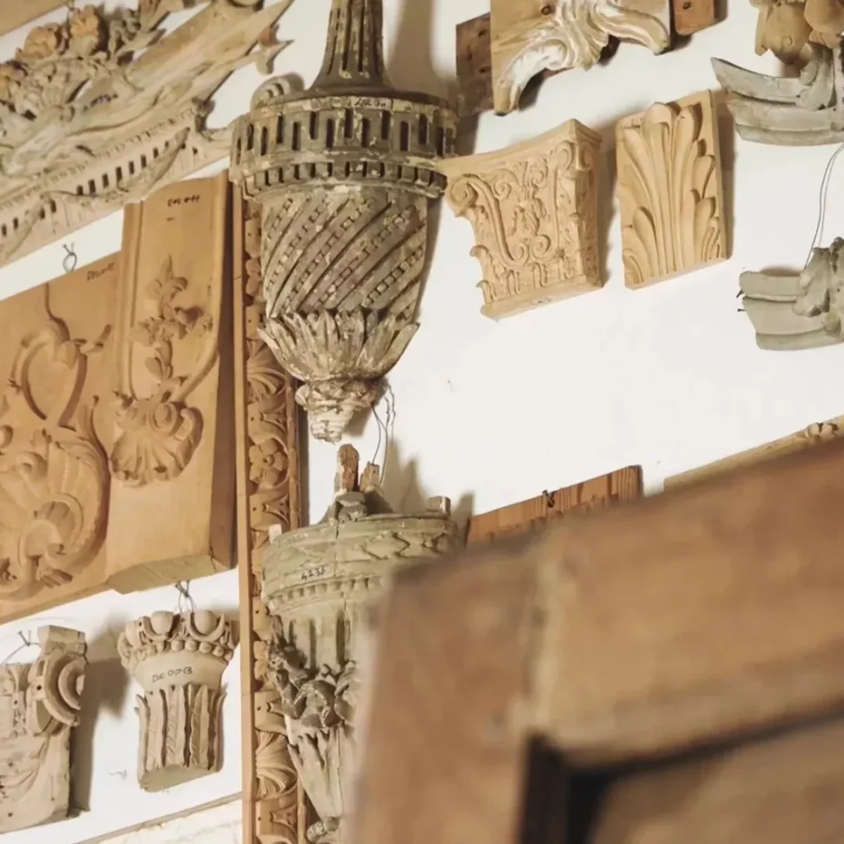 Documents historiques d'éléments de boiserie, inspiration pour réédition boiseries