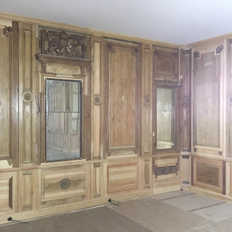 Restauration et complément sur une boiserie d'époque Louis XVI par Rémy Motte