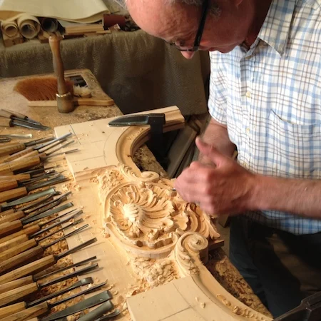 Réalisation de coquille sculptée en tilleul - Rémy Motte